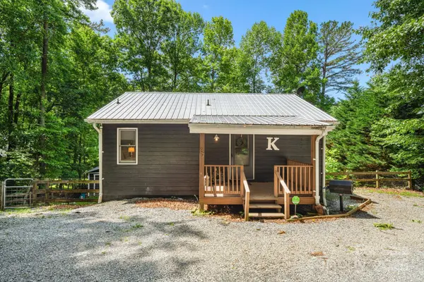 37 Poplar DR, Rosman, NC 28772