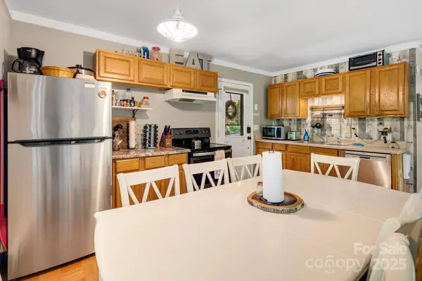 37 Poplar DR, Rosman, NC 28772