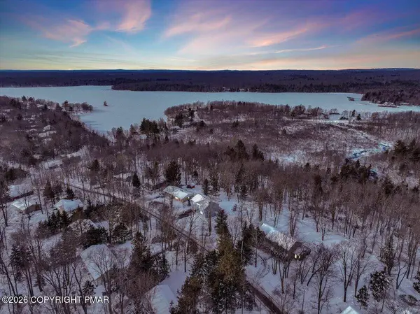 294 Stillwater DR, Pocono Summit, PA 18346