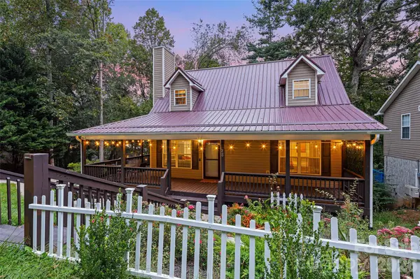 28 Grove Garden AVE, Candler, NC 28715