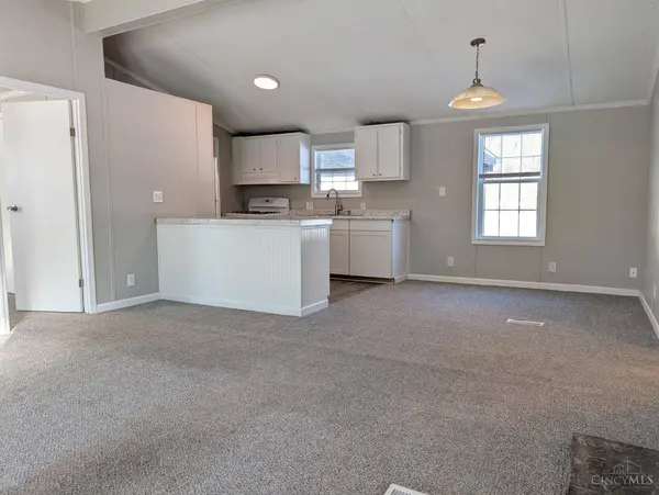 3008 Leeds Rd, Amelia, OH 45102