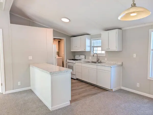 3008 Leeds Rd, Amelia, OH 45102