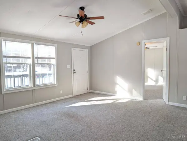 3008 Leeds Rd, Amelia, OH 45102