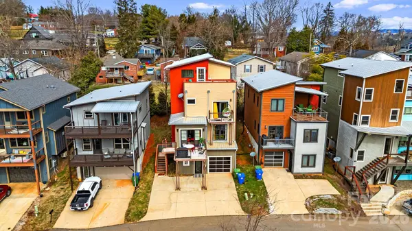 26 Upstream WAY, Asheville, NC 28806