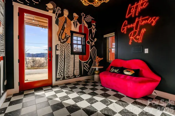 26 Upstream WAY, Asheville, NC 28806