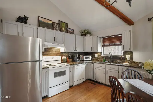 1103 Villa LN, Gatlinburg, TN 37738