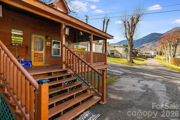 233 Rocky Top RD, Maggie Valley, NC 28751