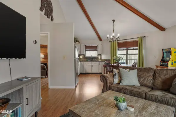 1103 Villa LN, Gatlinburg, TN 37738