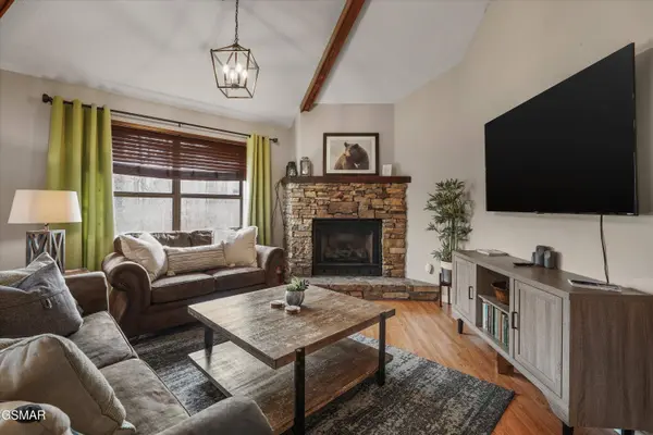 1103 Villa LN, Gatlinburg, TN 37738