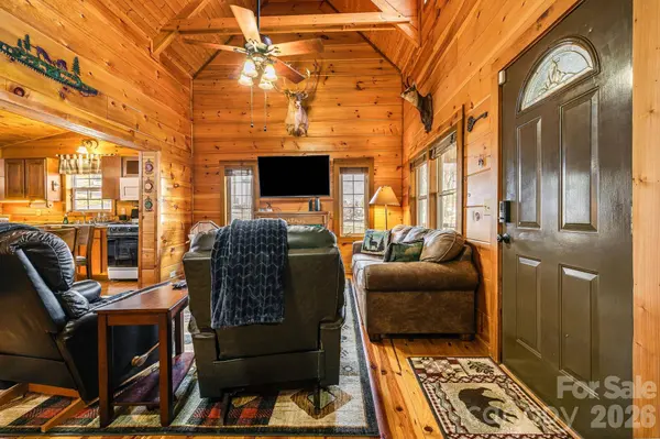 233 Rocky Top RD, Maggie Valley, NC 28751