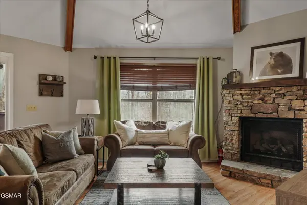 1103 Villa LN, Gatlinburg, TN 37738