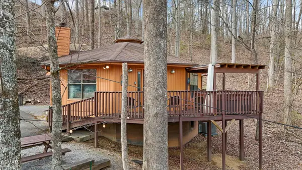 1103 Villa LN, Gatlinburg, TN 37738