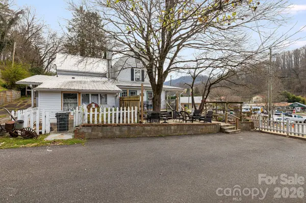 364 Haywood RD, Dillsboro, NC 28725