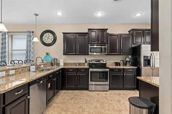 1476 MOON VALLEY DR, Davenport, FL 33896