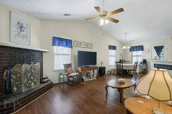 8 Calvary Circle, Little Rock, AR 72211-4044