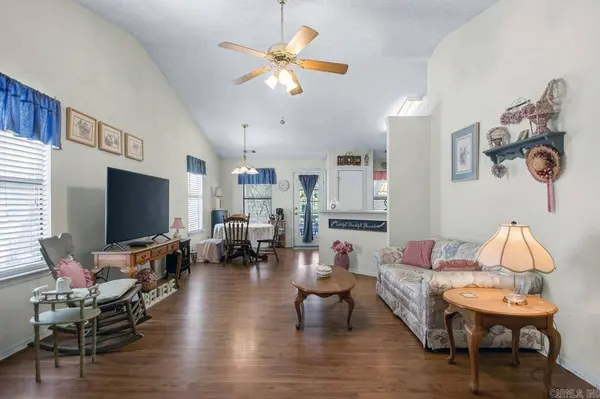 8 Calvary Circle, Little Rock, AR 72211-4044