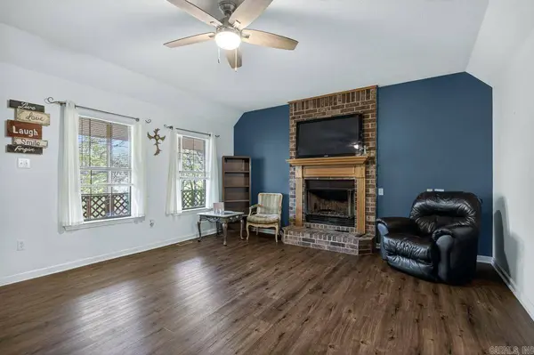 16 Pinecrest, Conway, AR 72032-8866