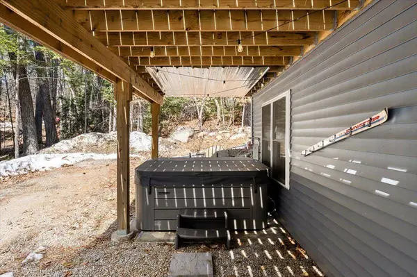 34 Interlaken CIR, Madison, NH 03849