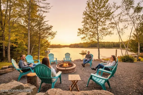 283 Owassa DR, Pocono Lake, PA 18347