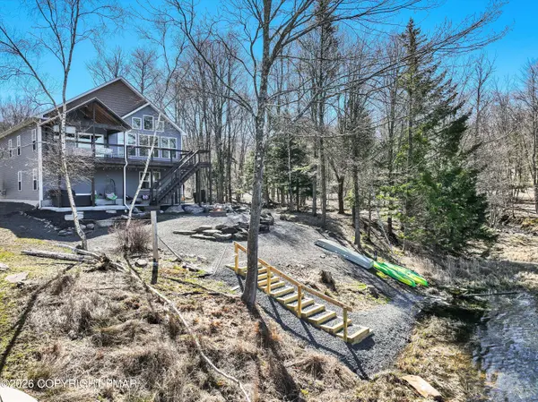 283 Owassa DR, Pocono Lake, PA 18347