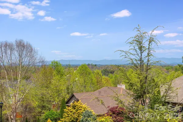 17 Moss Pink PL, Asheville, NC 28806