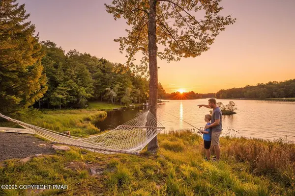 283 Owassa DR, Pocono Lake, PA 18347