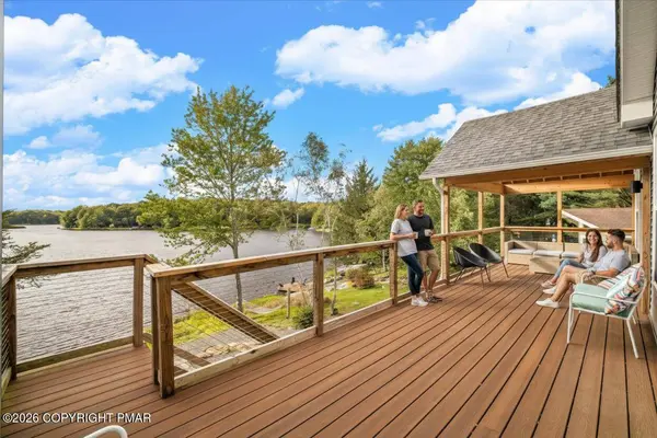 283 Owassa DR, Pocono Lake, PA 18347