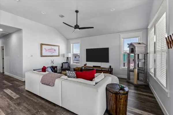 4102 Grayson DR, Galveston, TX 77554