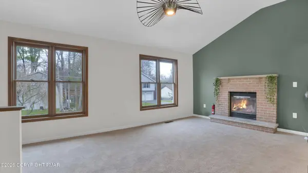 2114 Freedom WAY, Pocono Summit, PA 18346