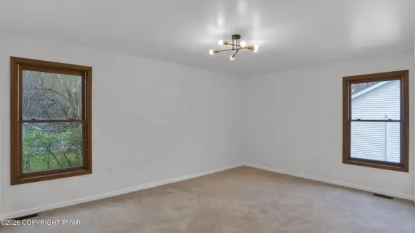 2114 Freedom WAY, Pocono Summit, PA 18346