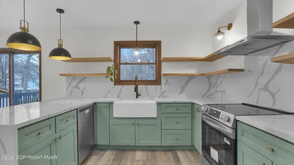 2114 Freedom WAY, Pocono Summit, PA 18346