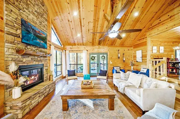 225 Stevens RD, Broken Bow, OK 74728