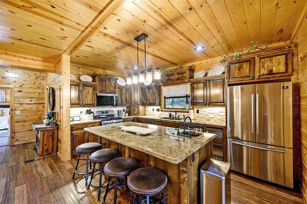 225 Stevens RD, Broken Bow, OK 74728