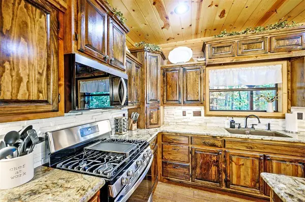 225 Stevens RD, Broken Bow, OK 74728