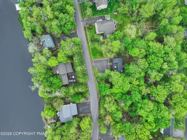 1460 Waterfront DR, Tobyhanna, PA 18466