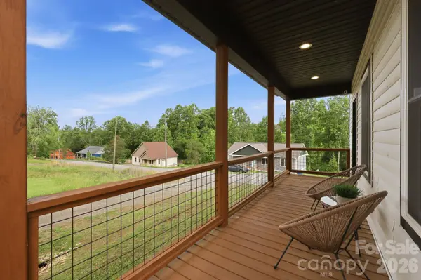 27 Ben Lippen RD, Asheville, NC 28806