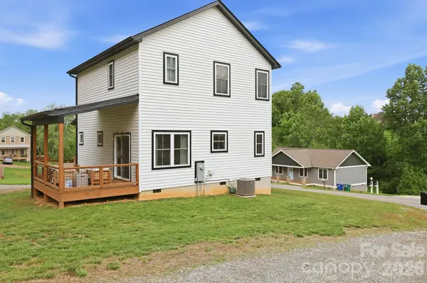 27 Ben Lippen RD, Asheville, NC 28806