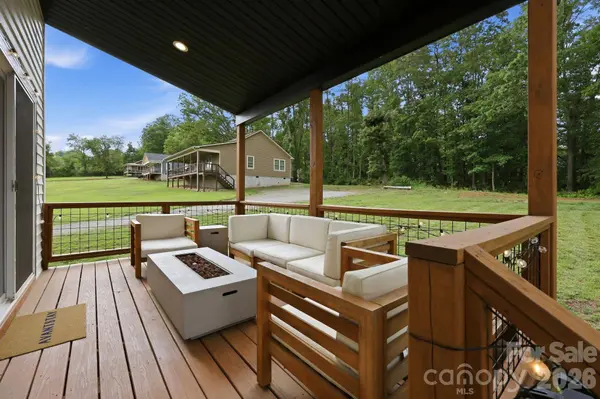 27 Ben Lippen RD, Asheville, NC 28806