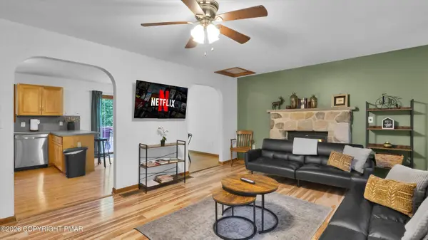 1727 Clover RD, Long Pond, PA 18334