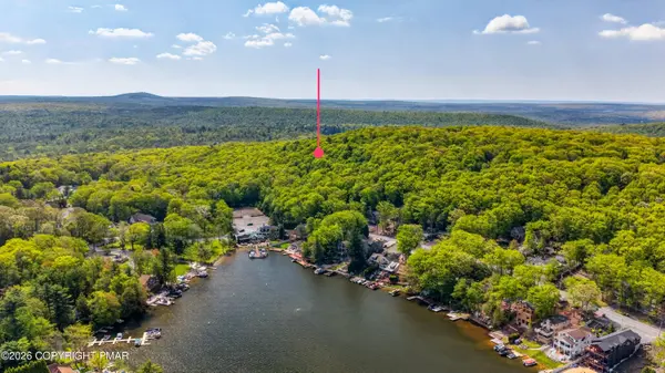 S Lake DR, Lake Harmony, PA 18624