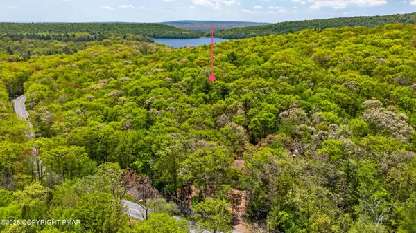 S Lake DR, Lake Harmony, PA 18624
