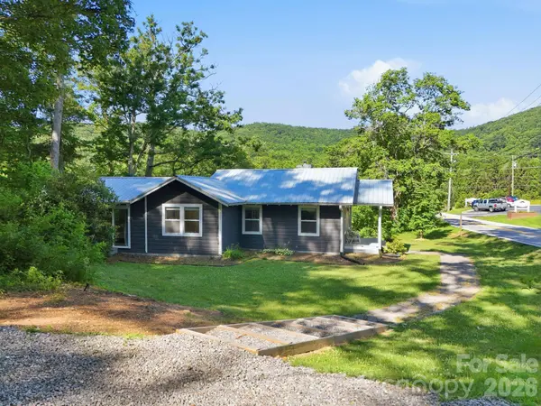 15 Old Fort RD, Fairview, NC 28730