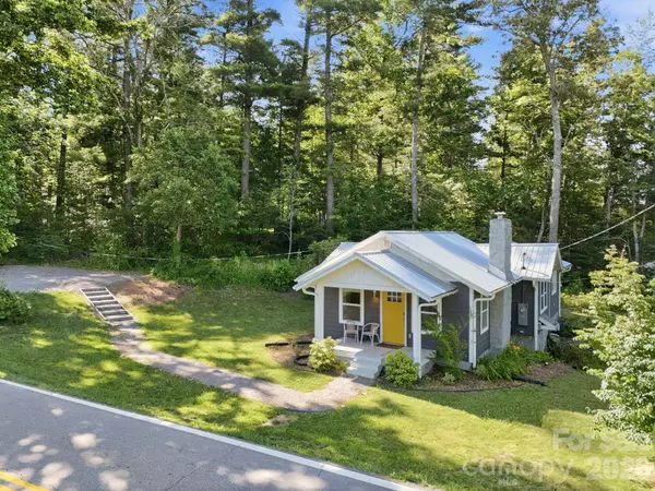 15 Old Fort RD, Fairview, NC 28730