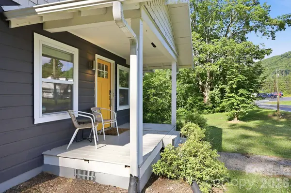 15 Old Fort RD, Fairview, NC 28730