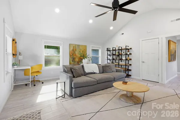 15 Old Fort RD, Fairview, NC 28730