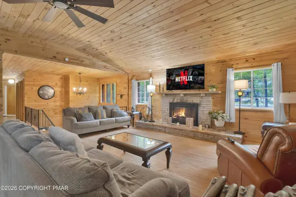 1744 Stag RUN, Pocono Lake, PA 18347