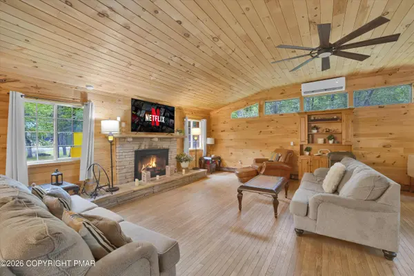 1744 Stag RUN, Pocono Lake, PA 18347