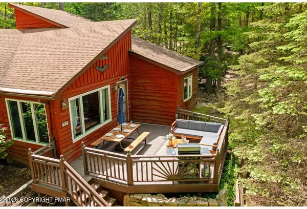 59 Red Oak RD, Lake Harmony, PA 18624