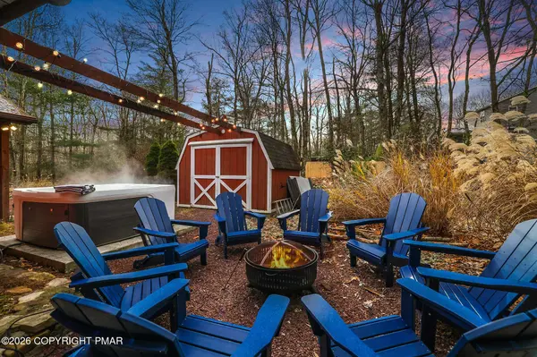59 Red Oak RD, Lake Harmony, PA 18624