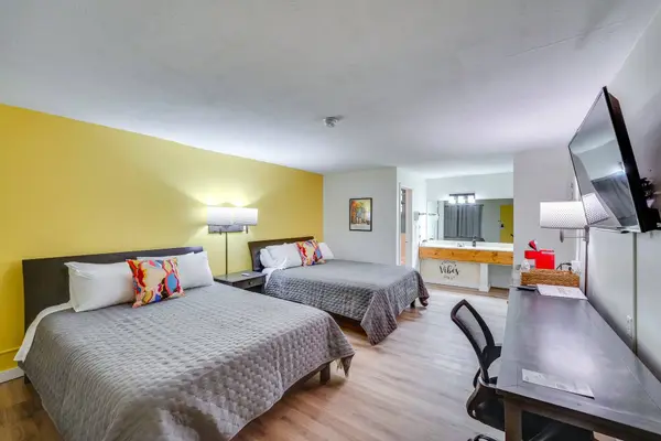 2017 E Van Buren, Eureka Springs, AR 72632-8807